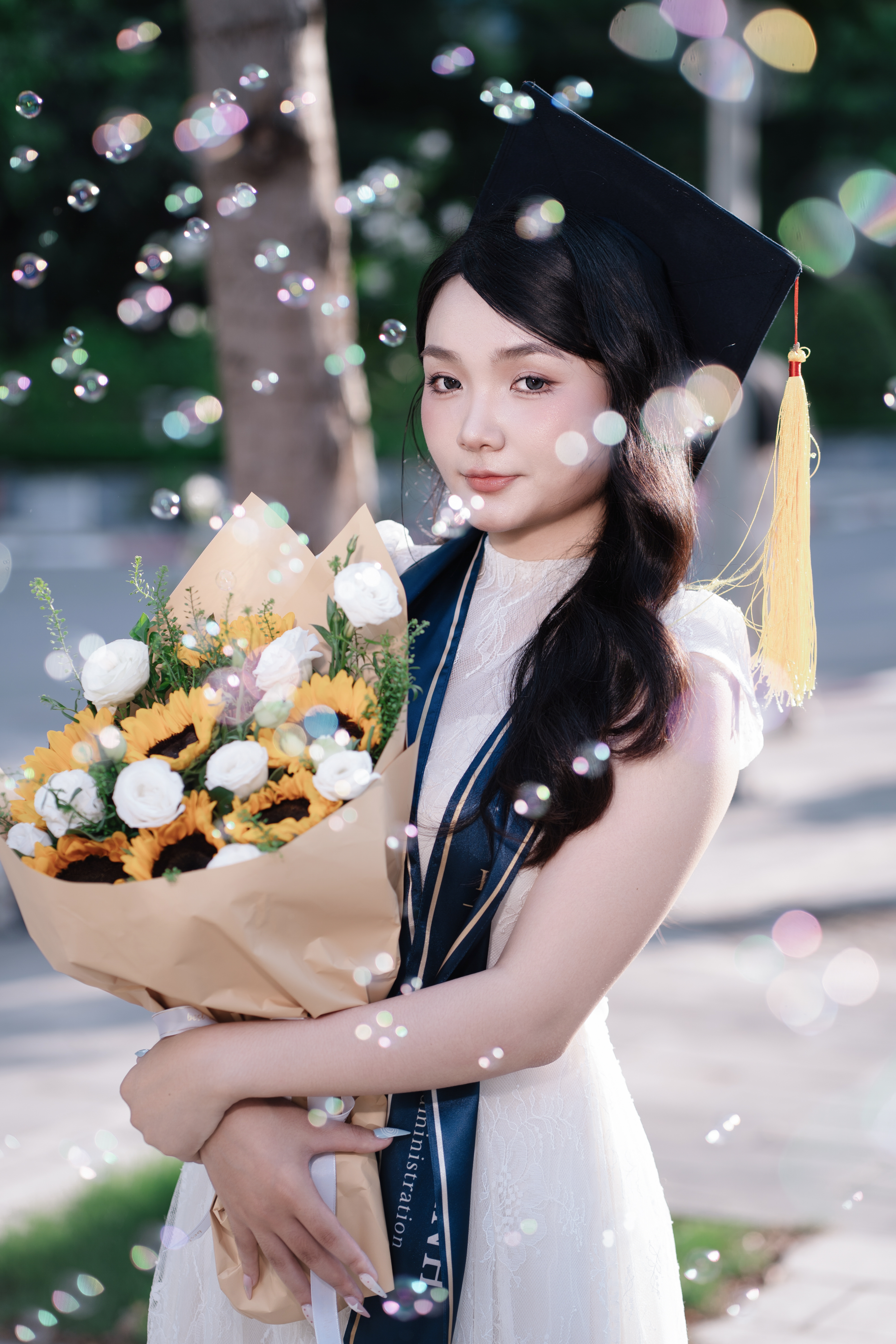 Ảnh chân dung với lá cây