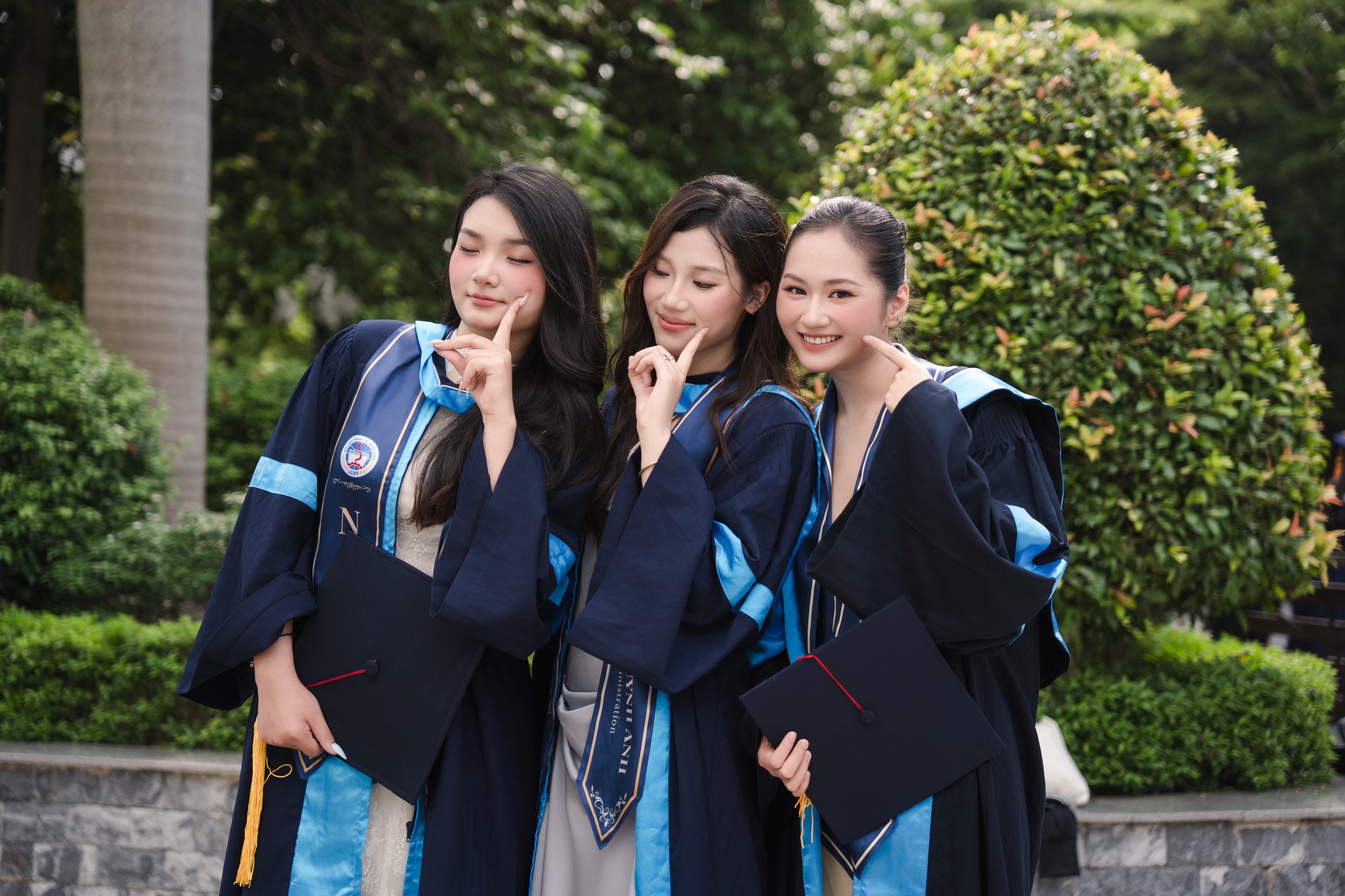 Ảnh nhóm tốt nghiệp